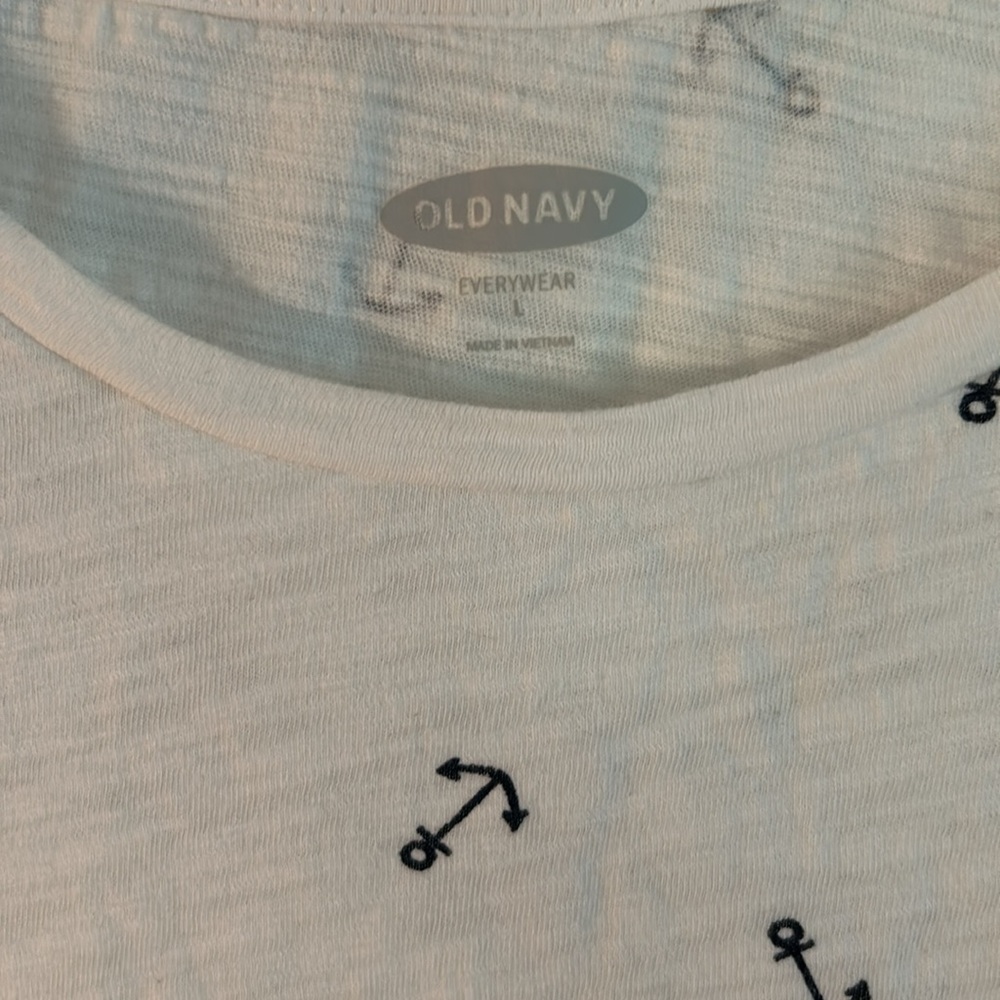 Old Navy Woman’s Tee - Picture 3 of 3